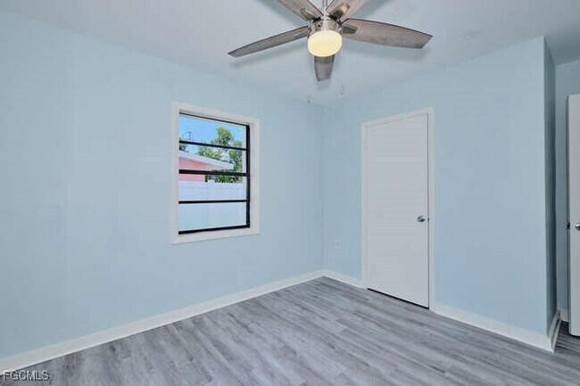 Building Photo - 4370 Deleon St