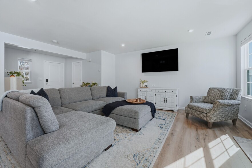 Building Photo - 838 Dean Dr