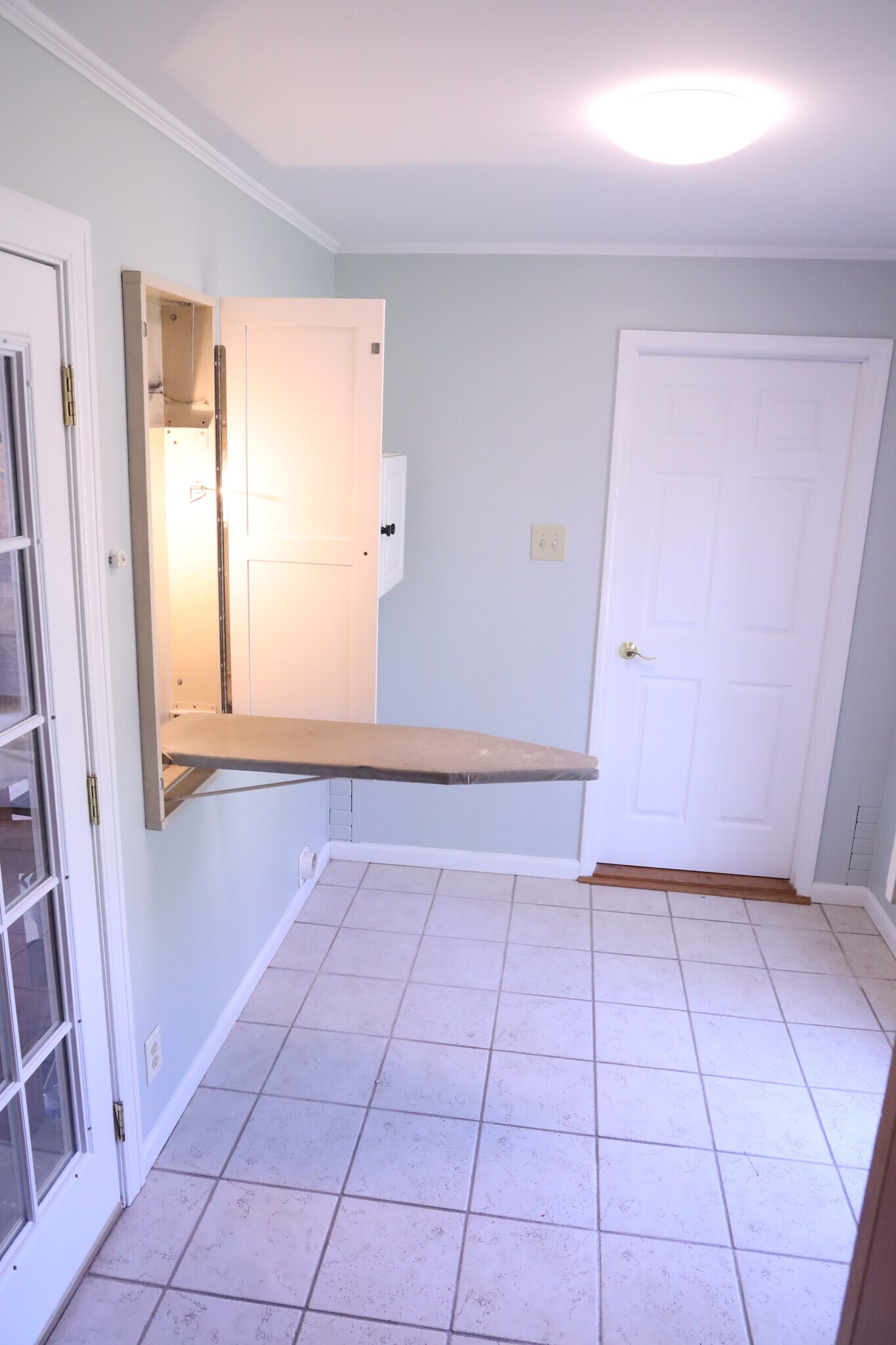 Building Photo - Room in Single Family Home on Mineral Springs Rd