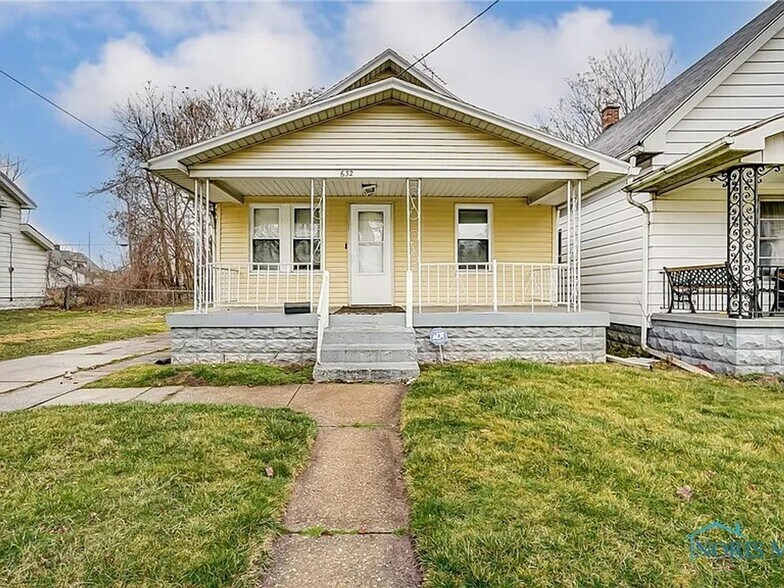 Primary Photo - 630 Marmion Ave