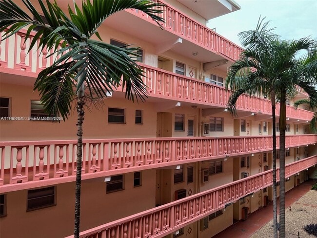 Building Photo - 215 SE 3rd Ave