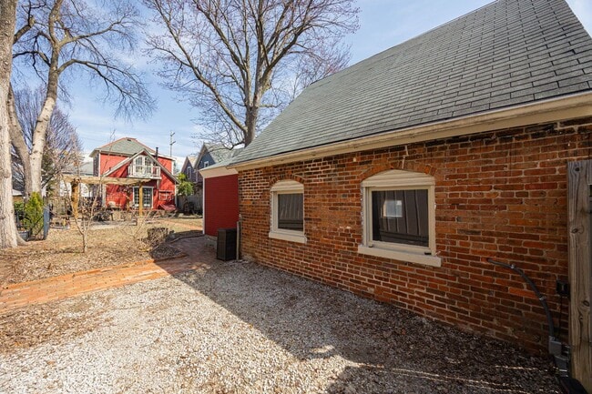 Building Photo - 357 Jackson St