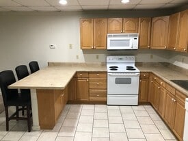 Building Photo - 2002 E Carson St