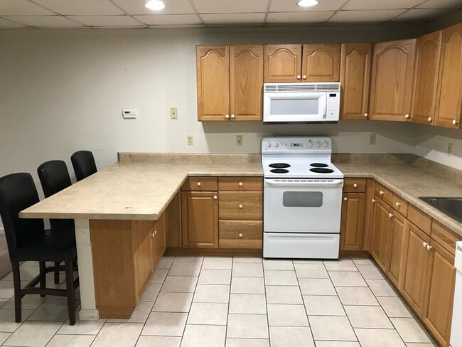 Building Photo - 2002 E Carson St