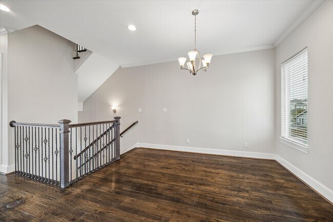 Building Photo - 1105 E 27th St