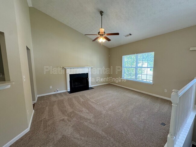 Building Photo - 525 Dot Dr
