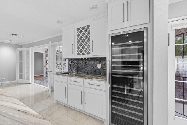 Building Photo - 3338 Prospect St