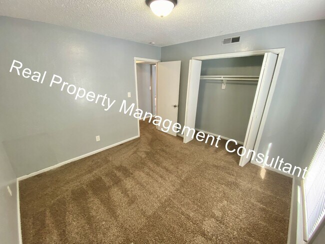 Building Photo - Free Rent Move In Special on 2 Bedroom hom...