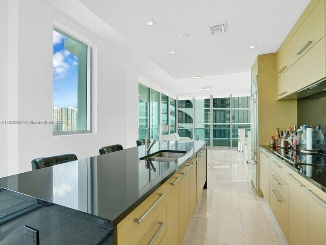 Building Photo - 900 Biscayne Blvd