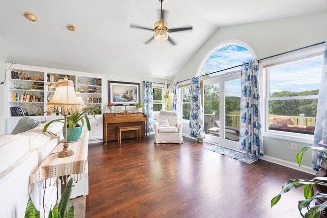 Building Photo - 5479 Lake Rd