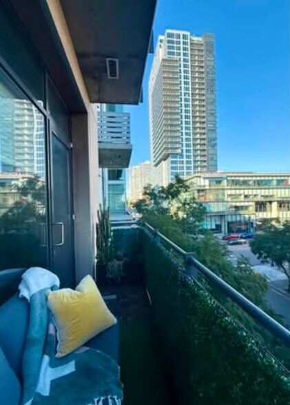 Building Photo - 527 Tenth Avenue, 409