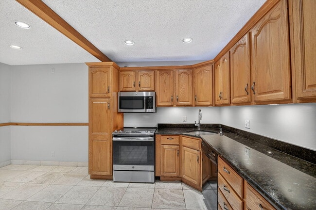 Building Photo - 511 Shady Pine Way