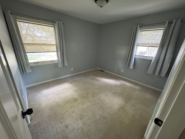 Building Photo - 209 W Royal Dr