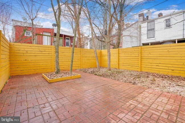 Primary Photo - 1029 Booth St