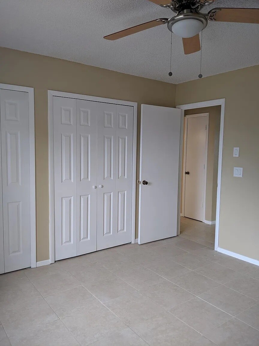 Building Photo - 3320 Barnsdale Dr