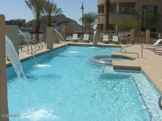 Building Photo - 945 E Playa Del Norte Dr