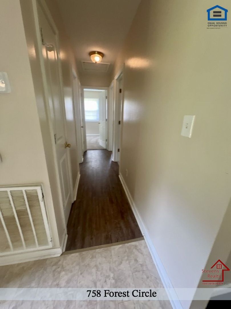 Building Photo - 758 Forest Cir