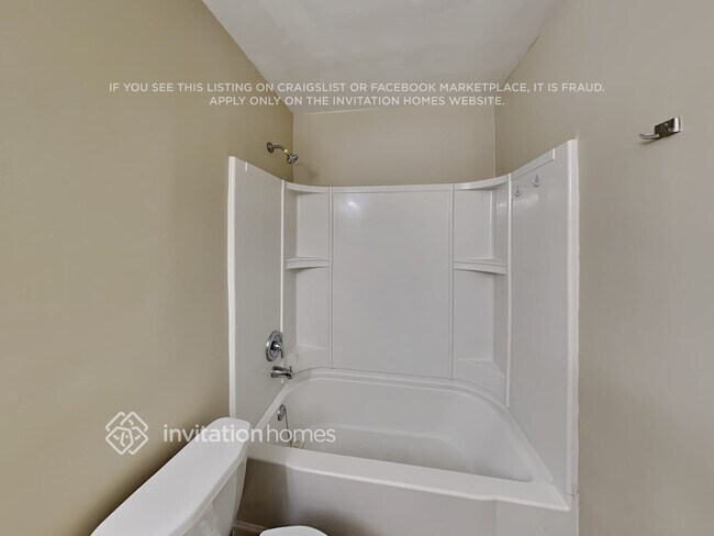Building Photo - 6899 Meadowbrook Ln