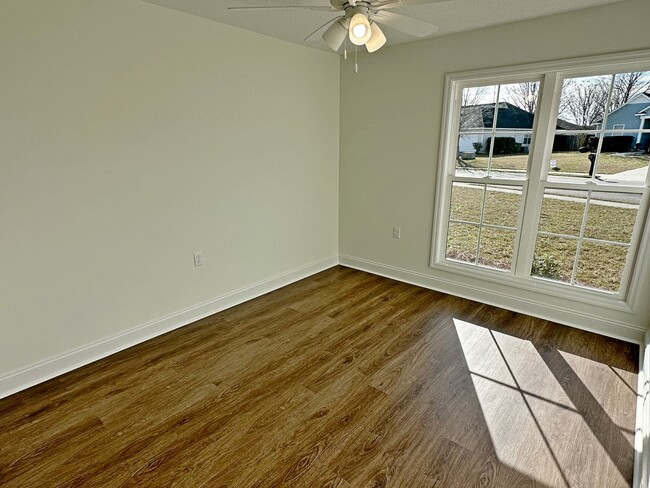 Building Photo - Stunning 4-Bedroom Home with Open Floor Plan & Fenced Backyard!