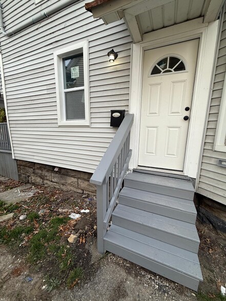 Building Photo - 1447 W 101st St