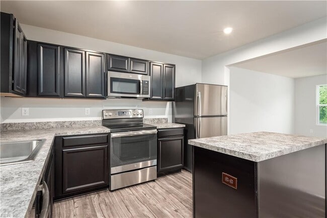 Building Photo - 701 Lakeview Cove