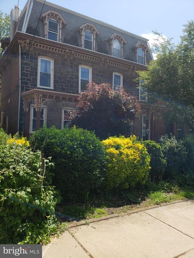 Building Photo - 4224 Chester Ave