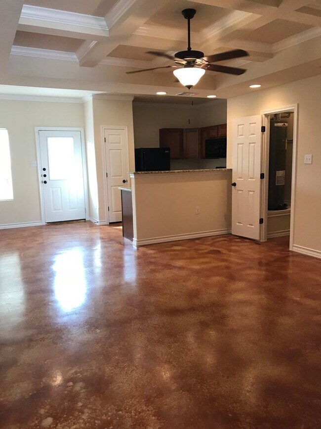 Building Photo - Town home for rent