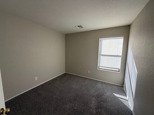 Building Photo - Beautiful 4 Bedroom Home for Rent in Goodyear!