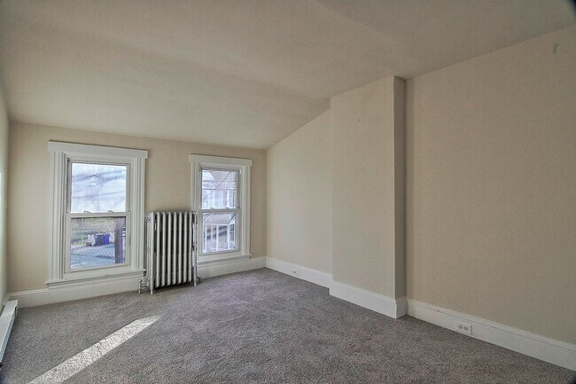 Building Photo - Manatawny Street 264/266