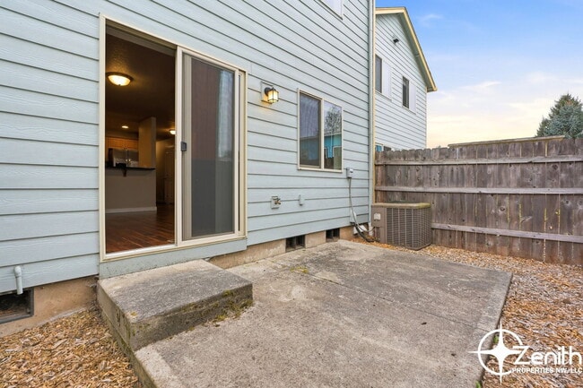 Building Photo - 5616 NE 74th Ct