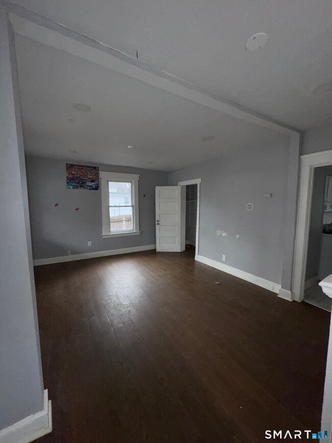 Building Photo - 154 Frank St