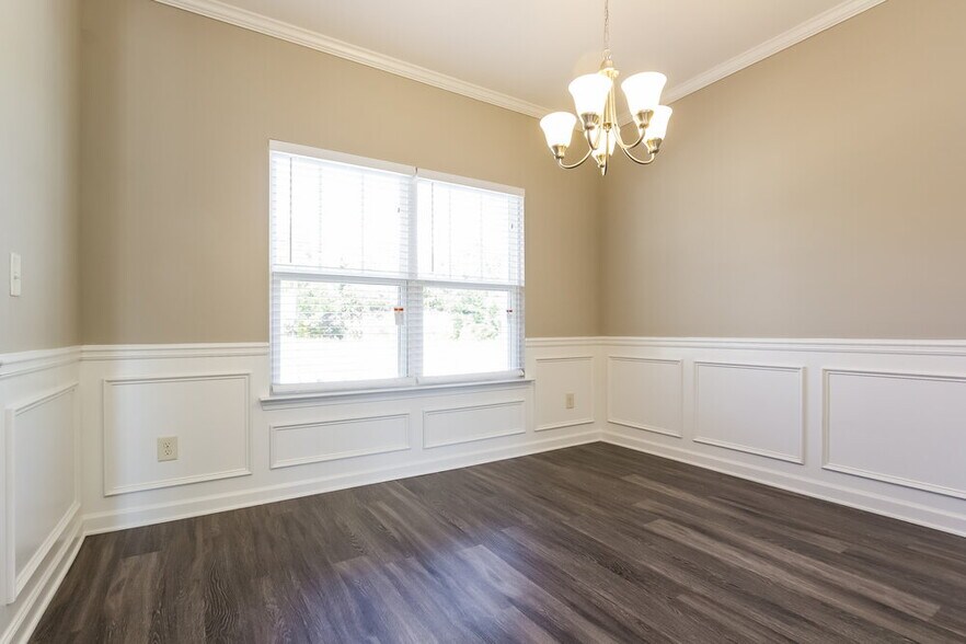 Building Photo - 326 Crescent Woode Dr