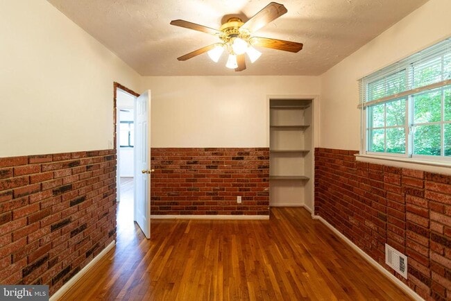 Building Photo - 4203 Lyons St