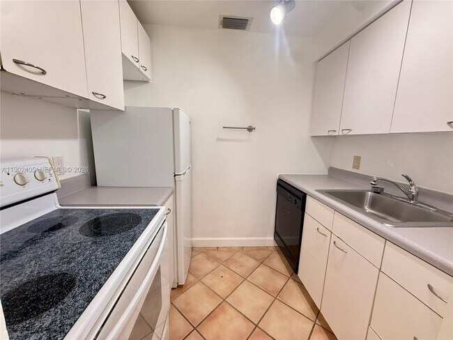 Building Photo - 924 NE 17th Terrace