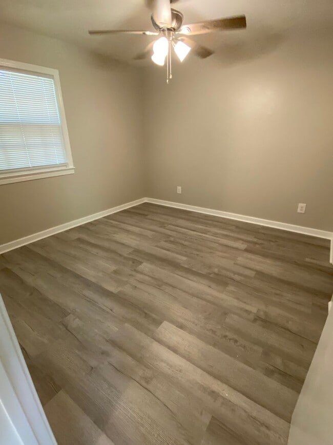 Building Photo - 120 Hadley Dr