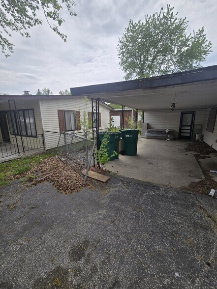 Building Photo - 1308 St Stephens Dr