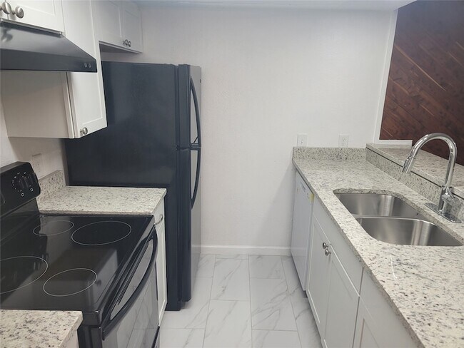 Building Photo - 4616 Country Creek Dr