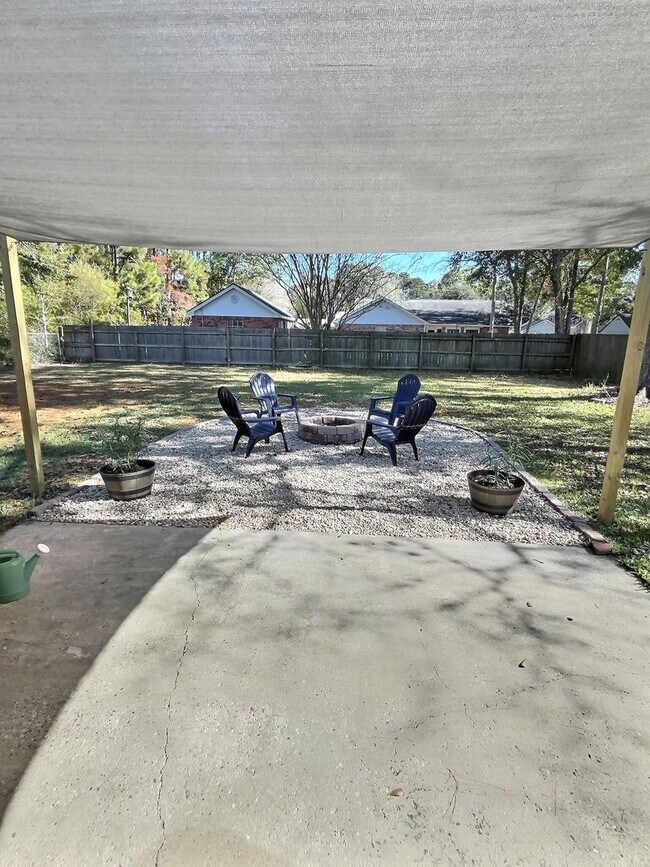 Building Photo - Updated home in Ocean Springs!