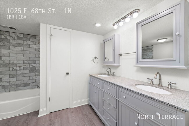 Building Photo - 1025 E 68th St