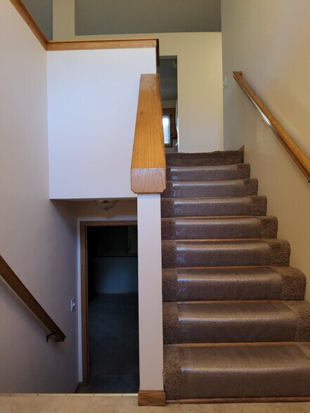 Building Photo - 9423 Alamo Ct NE