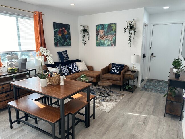 Building Photo - 3826 W 9th St