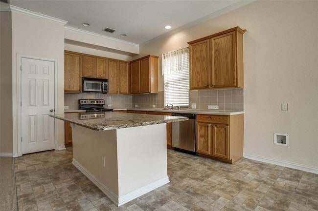 Building Photo - 1420 Canary Dr