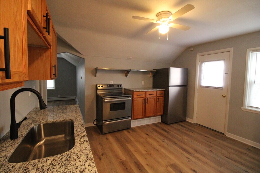 Building Photo - 7802 W Forest Home Ave