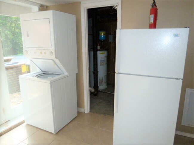 Building Photo - Large Duplex home with giant deck, parking, in quiet neighborhood, Available in June