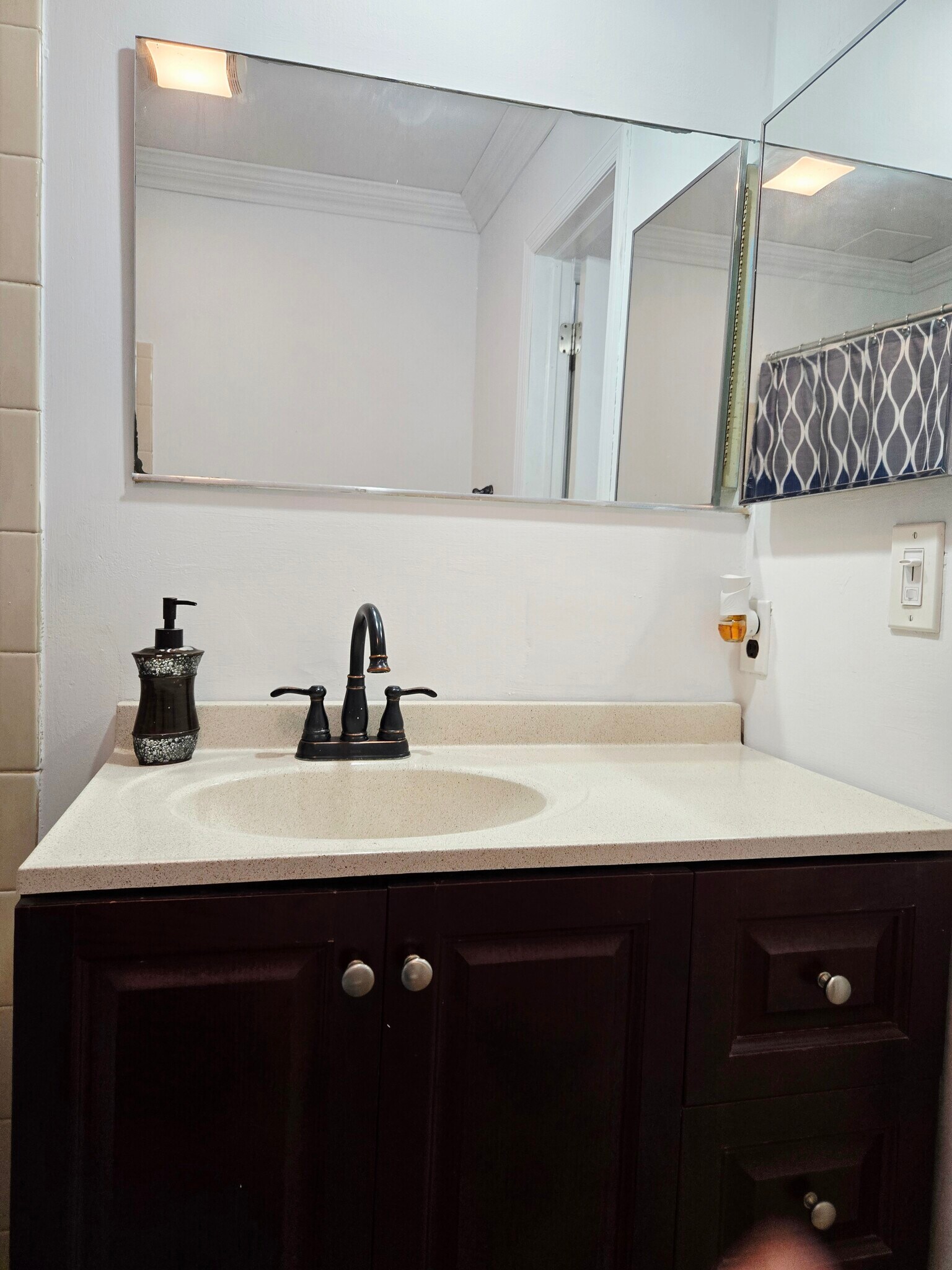 Building Photo - 199 Pointe Cir N