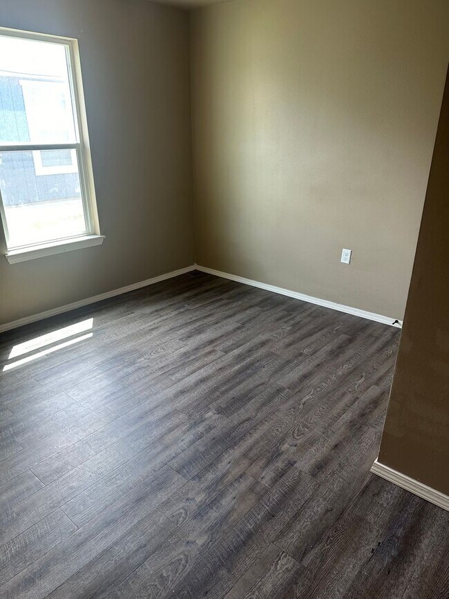 Building Photo - 6518 Temple Ave