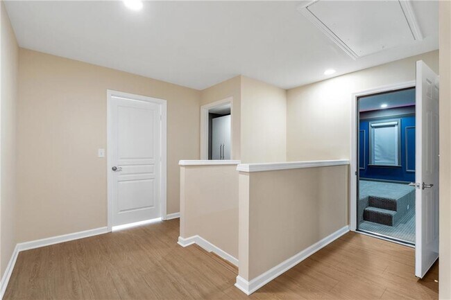 Building Photo - 865 Great Glen Pl