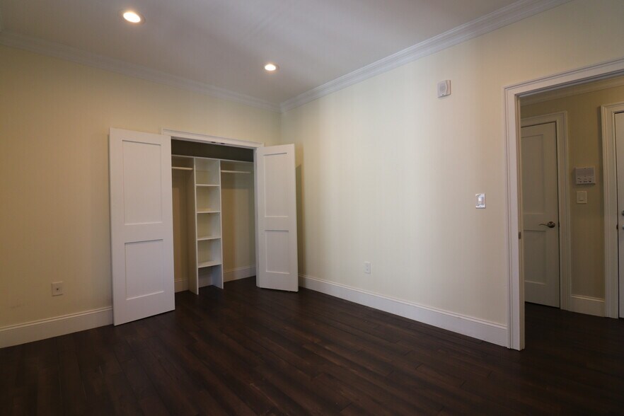 Building Photo - 140 Minden St