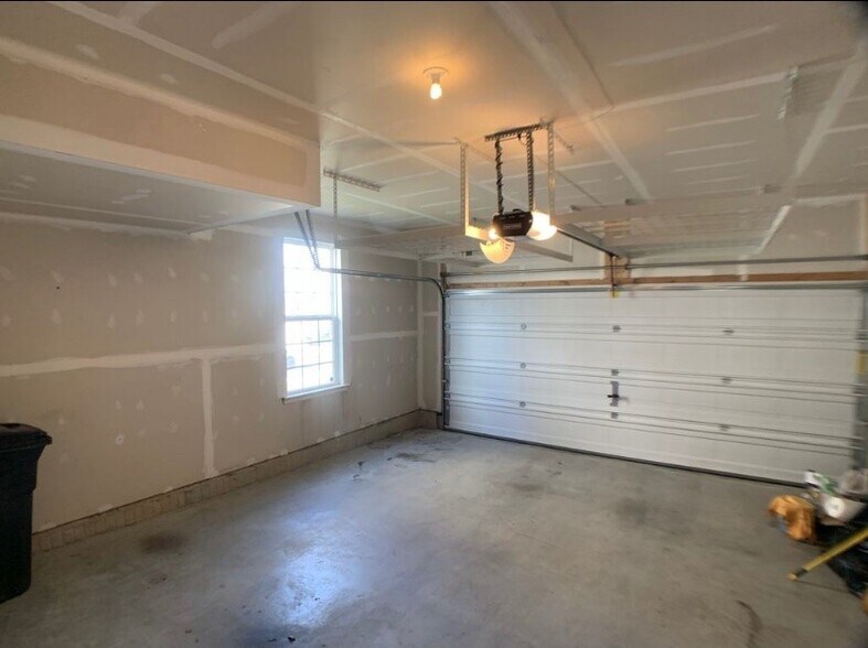 Building Photo - 512 Cobble Dr