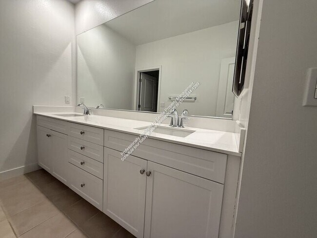 Building Photo - 1922 Willow St